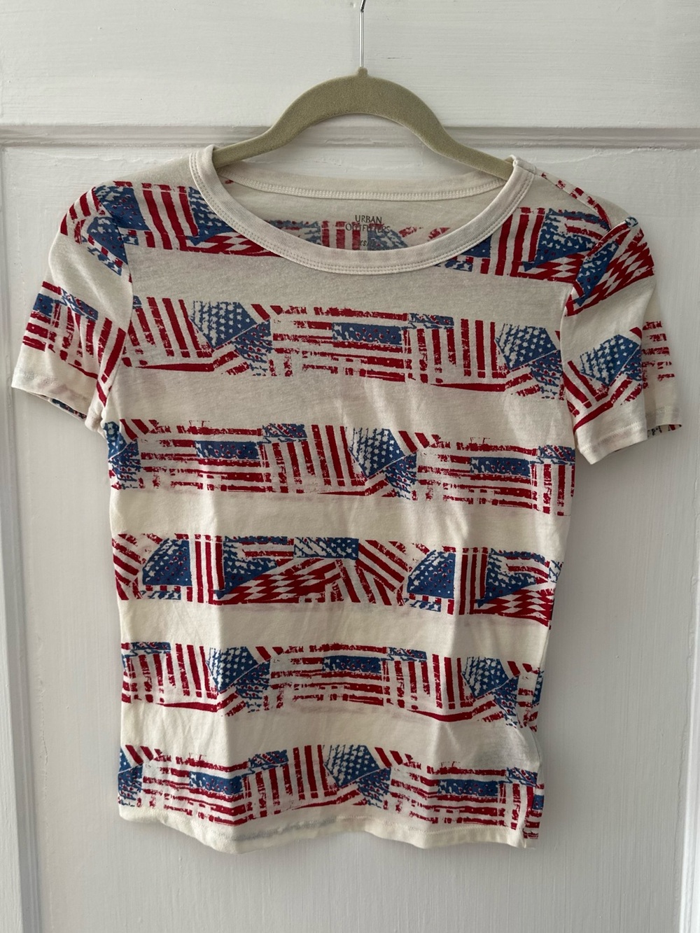 🇺🇸 Urban Outfitters Tee with Distressed Flag Graphic SIZE XS